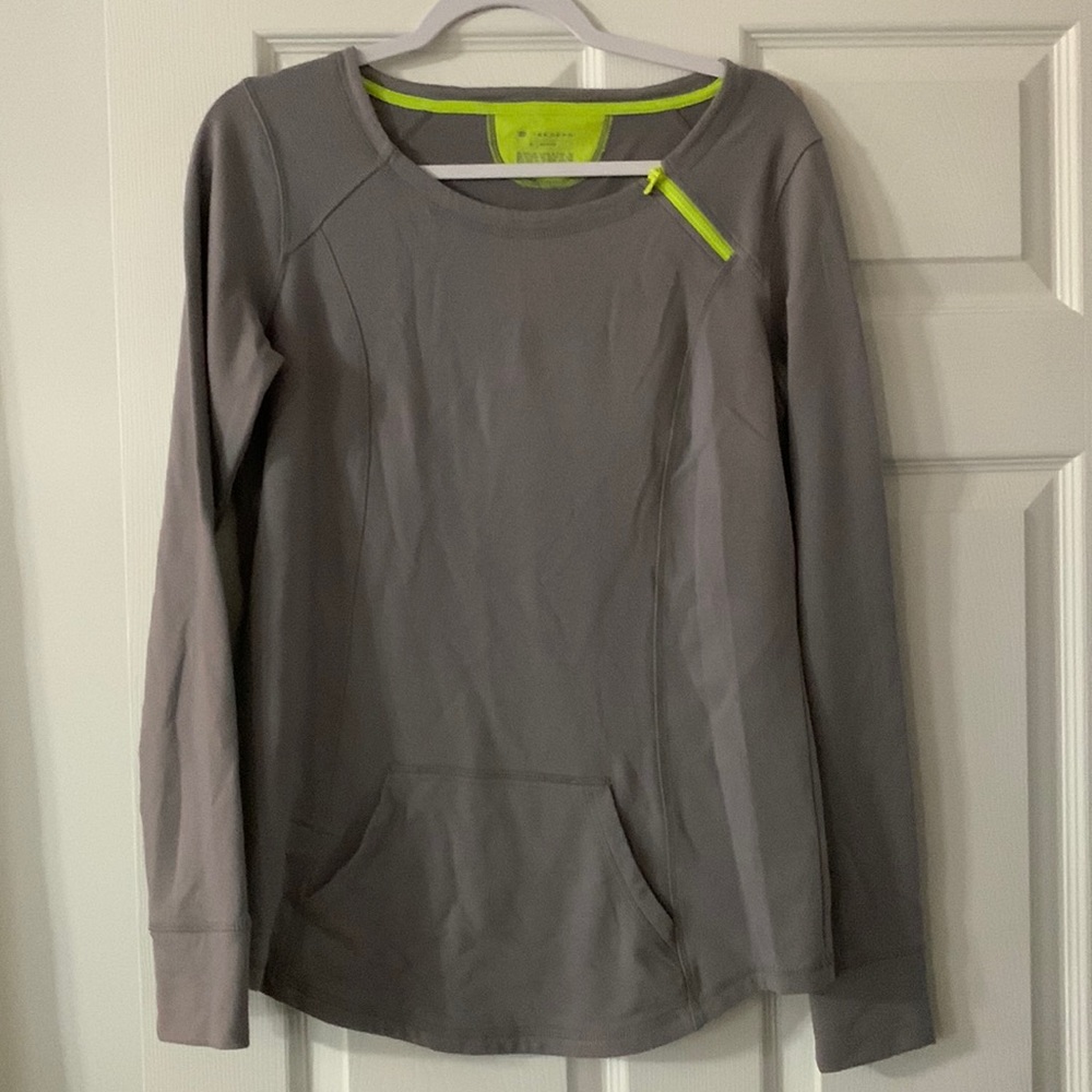 Tek Gear long sleeve top. Medium